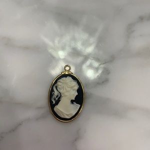 Black and white Cameo